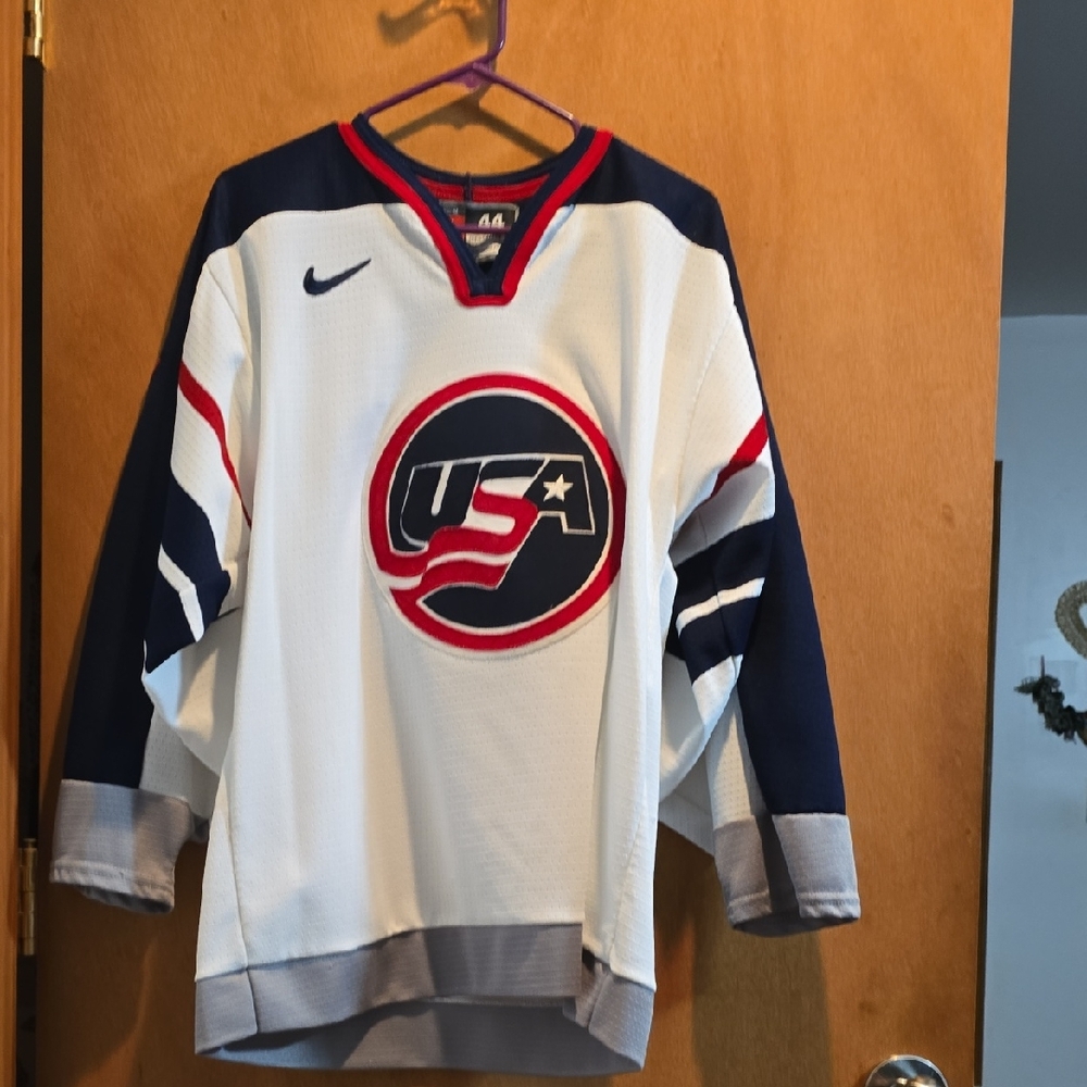Team USA hockey Jersey #7 Chris Chelios Size 44 = Medium/small